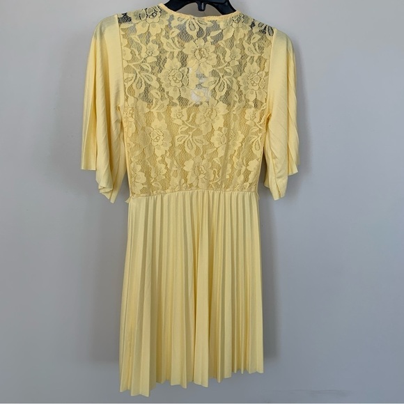 ASOS Light Yellow Pleated Dress Size 2 NWT - Picture 3 of 8